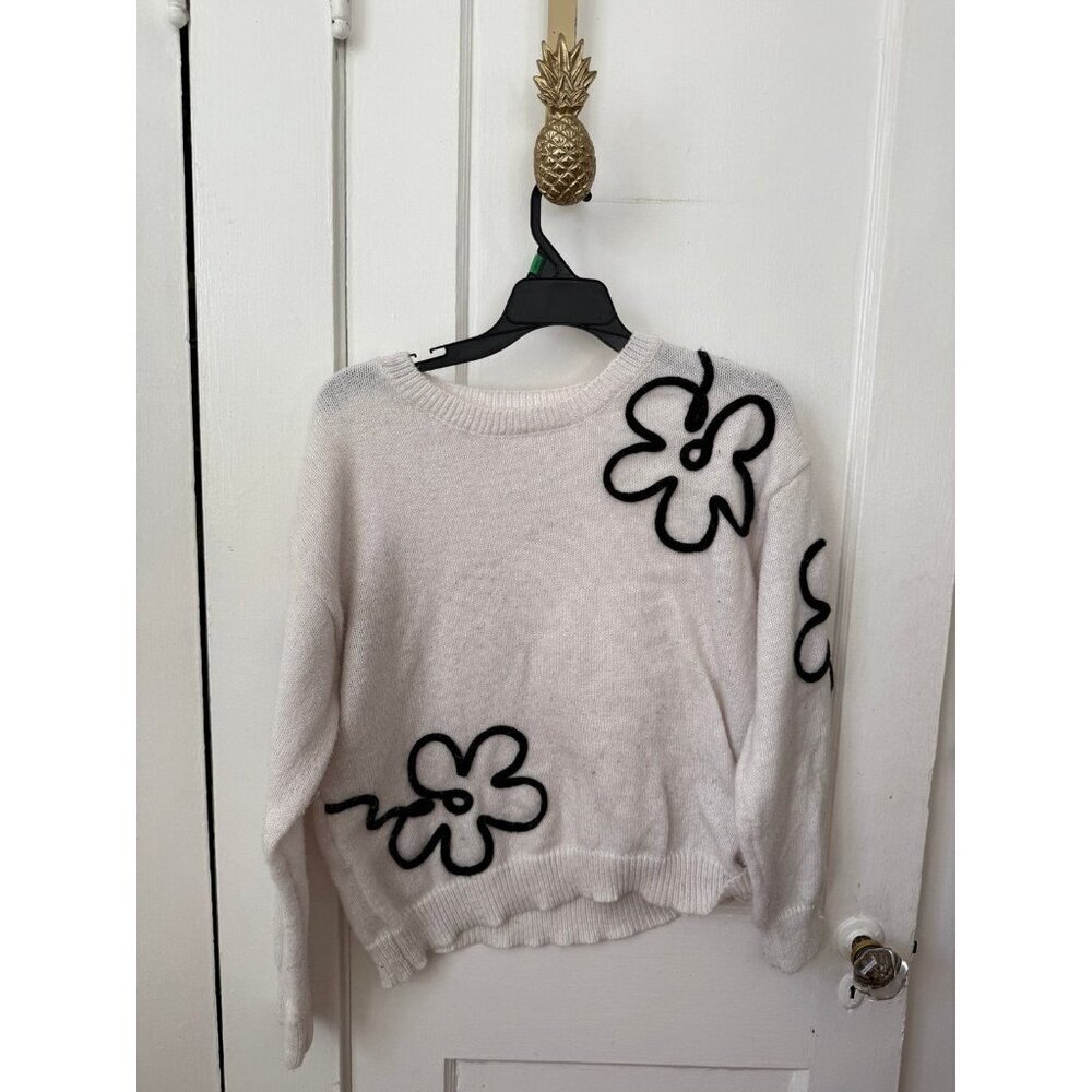 White embroidered with black flower sweater women’s size large